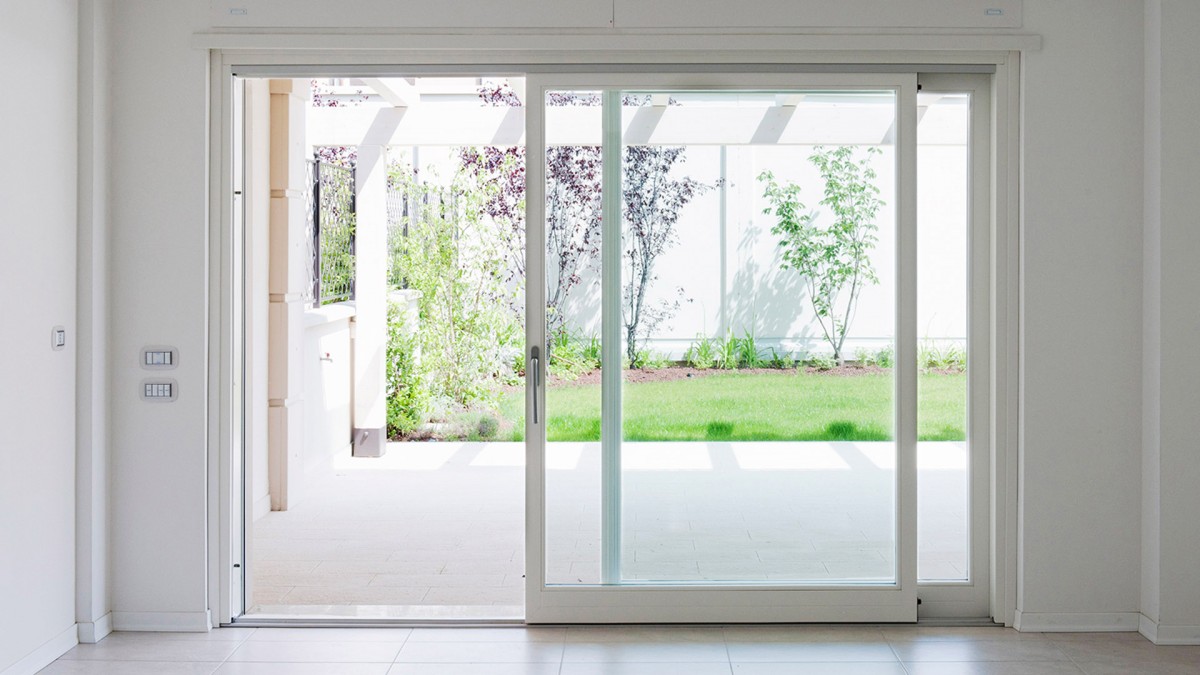 6 Desain Pintu Kaca Yang Bikin Hunian Bak Rumah Selebritis